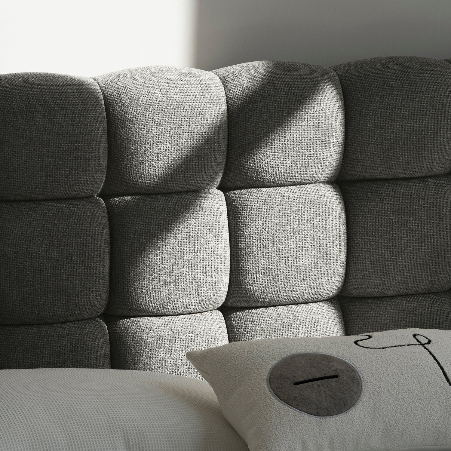 CAMA TOLEDO VISTA EN DETALLE DE LA CABECERA EN CUARTO LIFESTYLE 