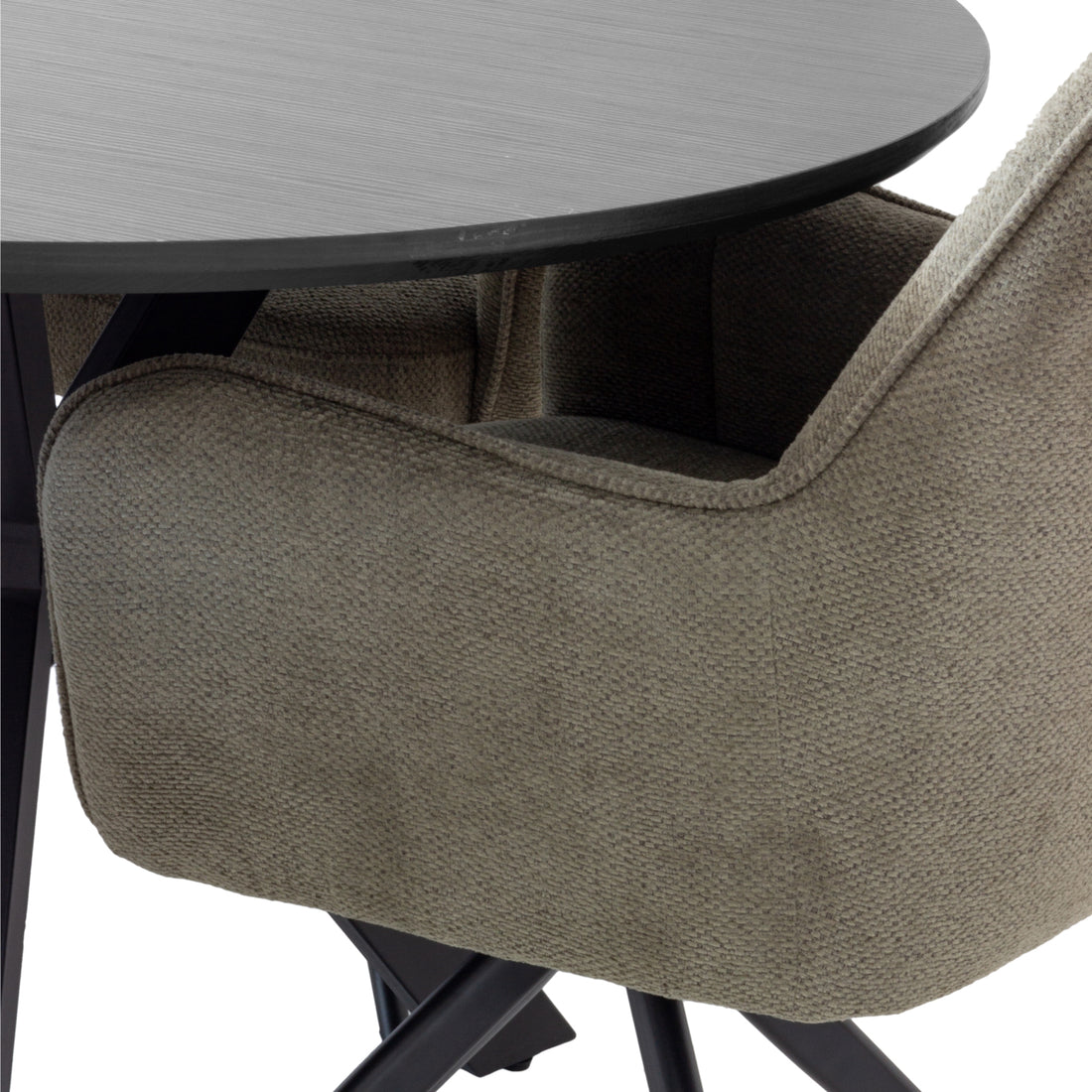 Silla Amsterdam Olivo en comedor, acercamiento ambientado