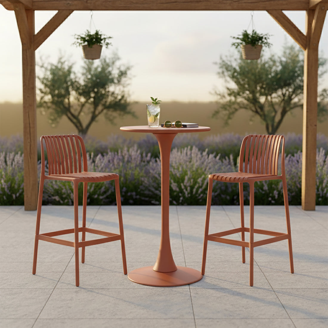 Mesa Alta Mallorca en terraza con pérgola, foto ambientada