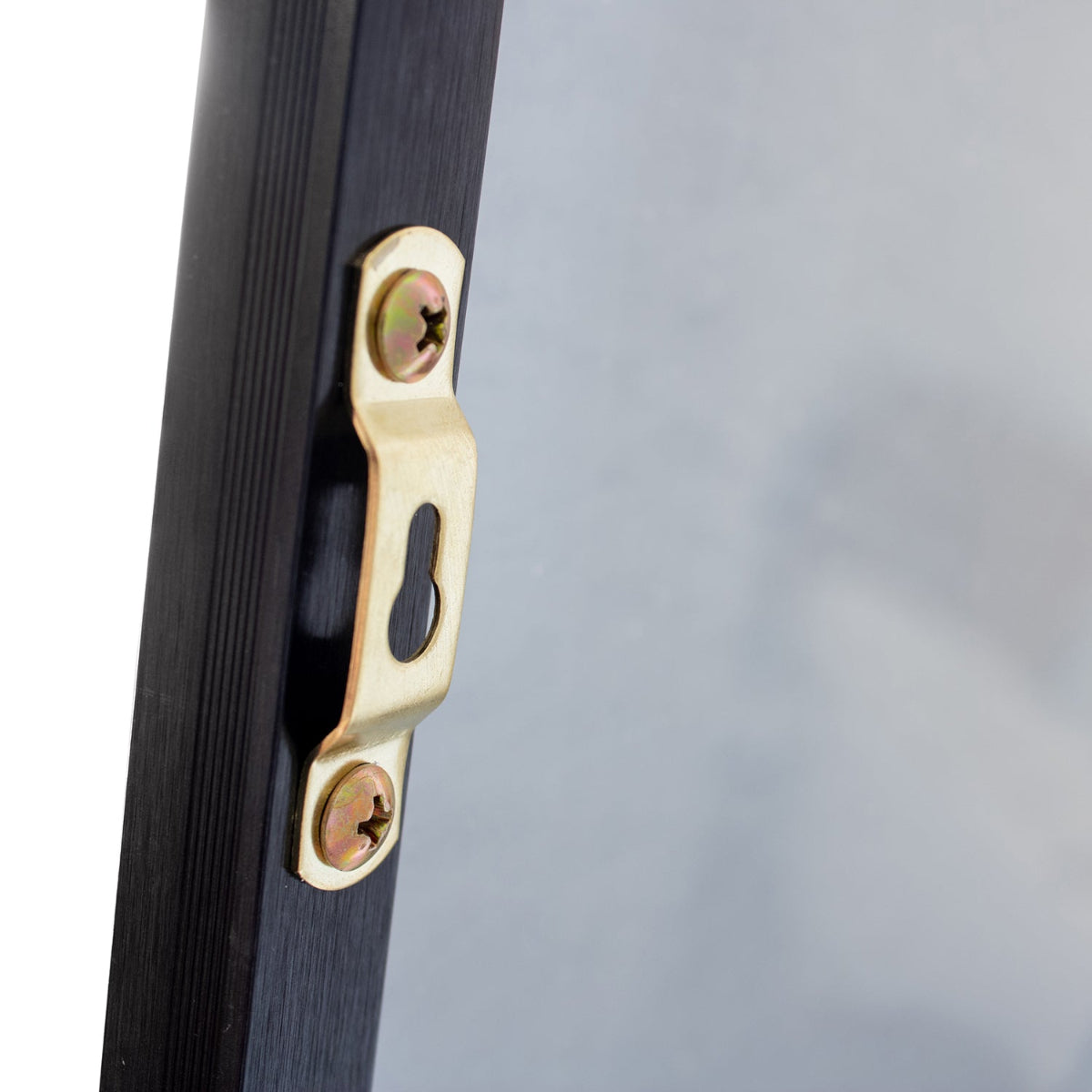 Espejo Seúl 180cm Black Alto Vista a Detalle Tornillos