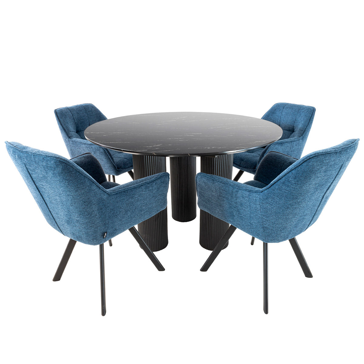 Cuatro sillas Boston con comedor Kos en fondo blanco