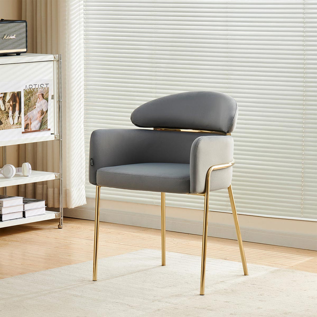 Silla Corey Gris en comedor con Mesa Zadar, foto ambientada