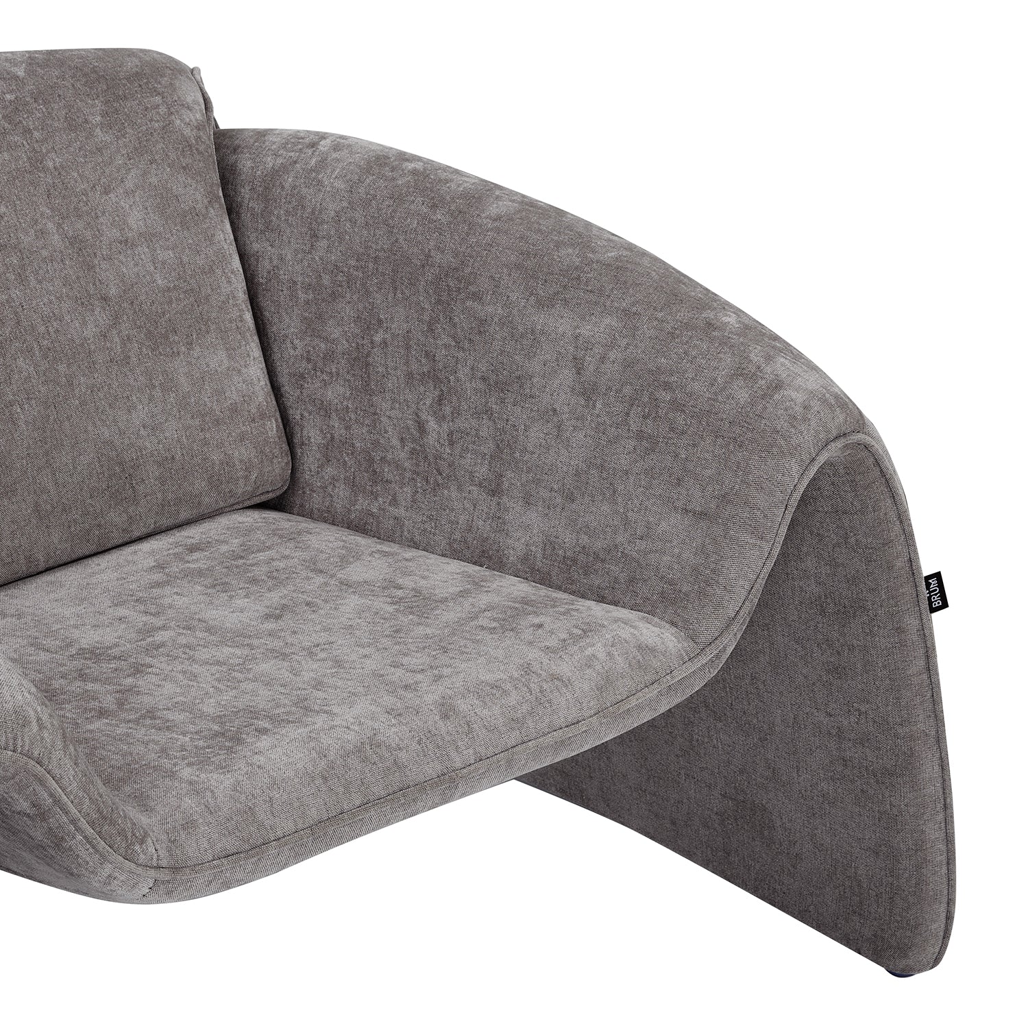 SILLON MELBOURNEE MARRÓN VISTA EN PERSPETIVA EN LA ESQUINA INFERIOR 