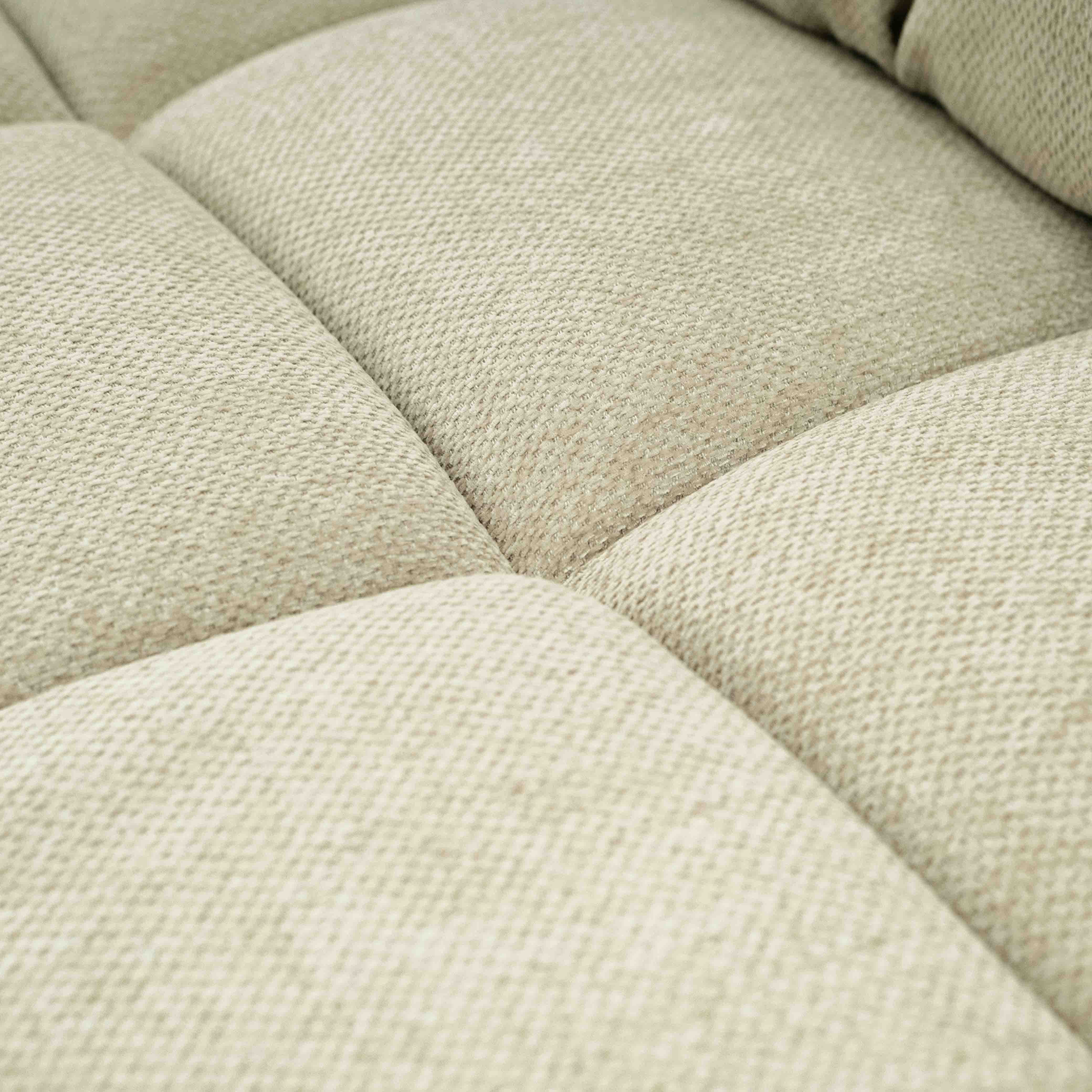 SOFÁ CORACIAA BEIGE IZQ VISTA EN DETALLE DEL ASIENTO
